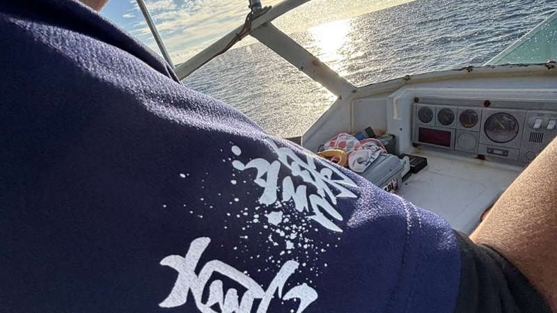 大型魚を狙う釣り船ツアー